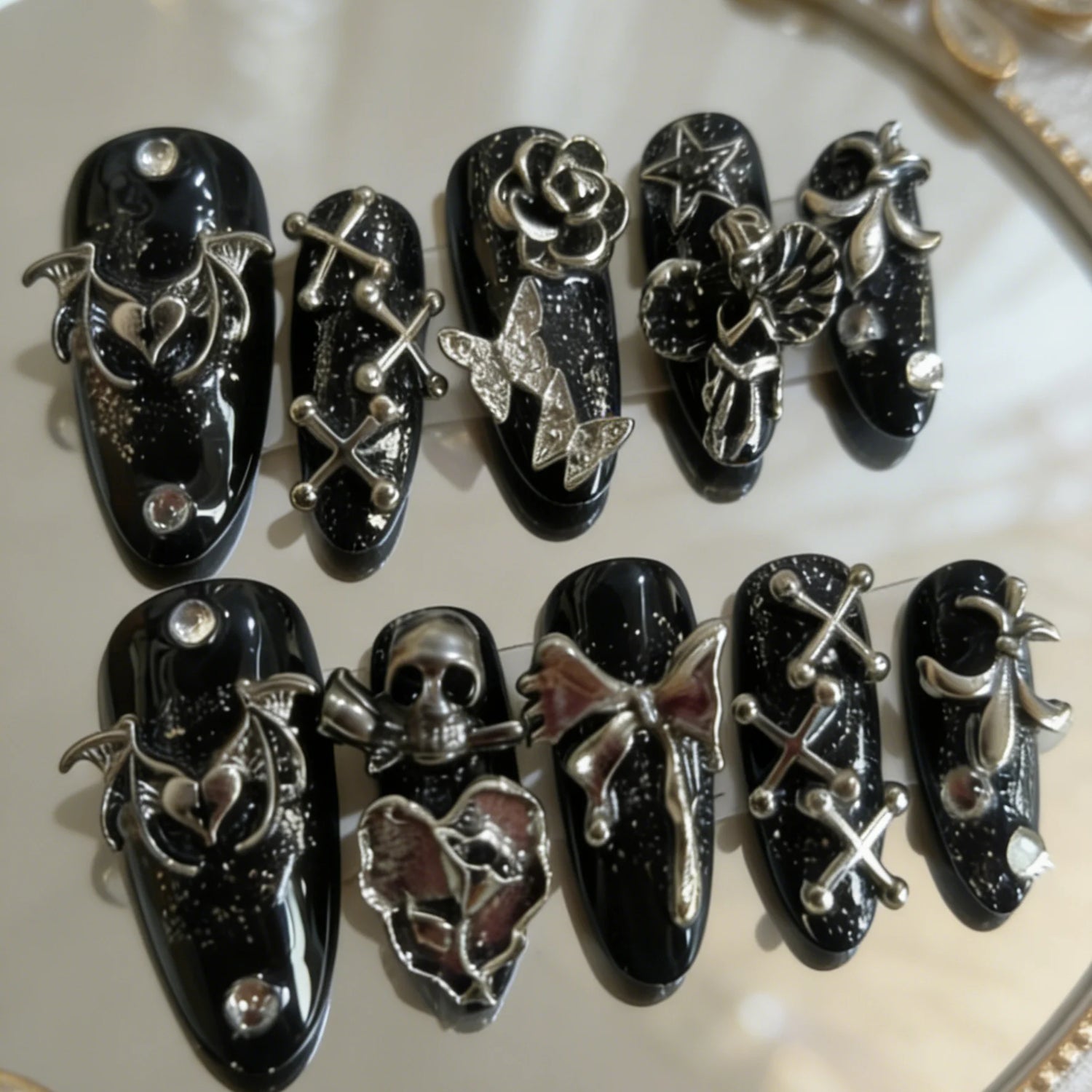 10 Pieces of Hand-Pressed Almond-Shaped Nails, Beautiful Fake Nails, Dark Gothic Wings with Roses, Suitable for Women