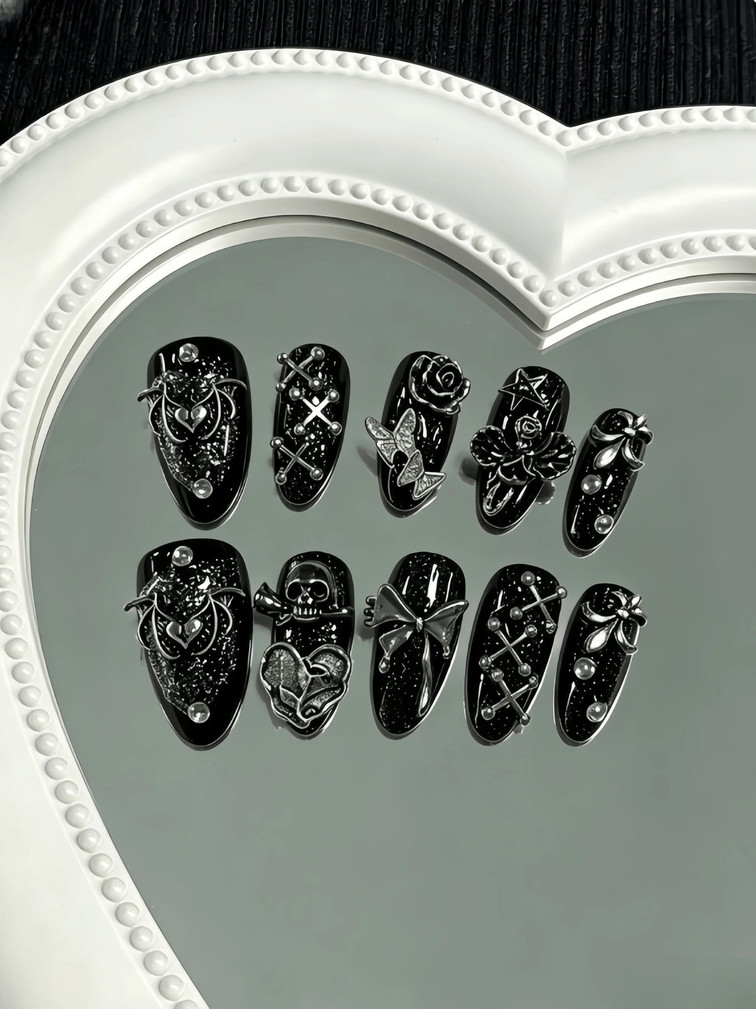 10 Pieces of Handmade Almond-Shaped Full-Cover Nail Tips, Medium Length, Black and Silver Glitter, Dark Sweet Cool Style, Suitable for Women and Girls, Suitable for Daily Commuting, Halloween, and as a Gift, Comes with 1 Piec